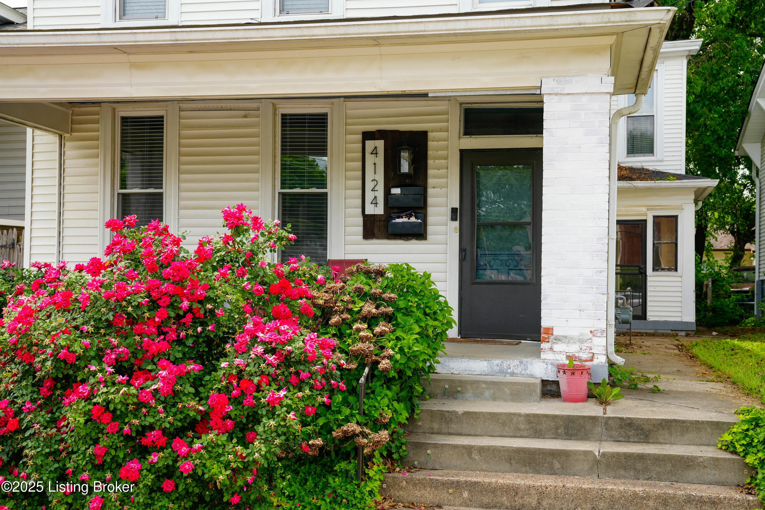 Louisville, Kentucky 40214, United States, 2 Bedrooms Bedrooms, ,1 BathroomBathrooms,Residential,Active,190591