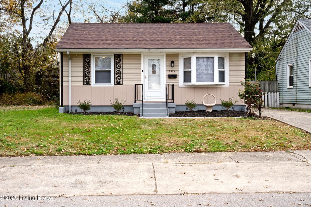 Photo of 2315 S 37th St, Louisville, KY 40211 (MLS # 1704147)