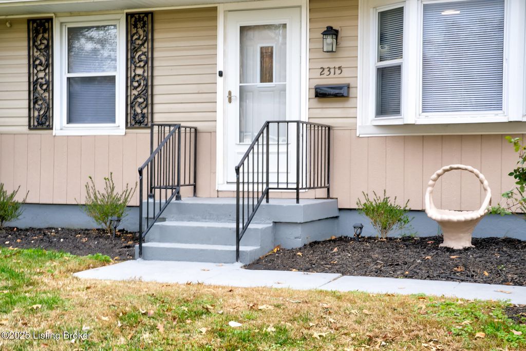 Photo of 2315 S 37th St, Louisville, KY 40211 (MLS # 1704147)