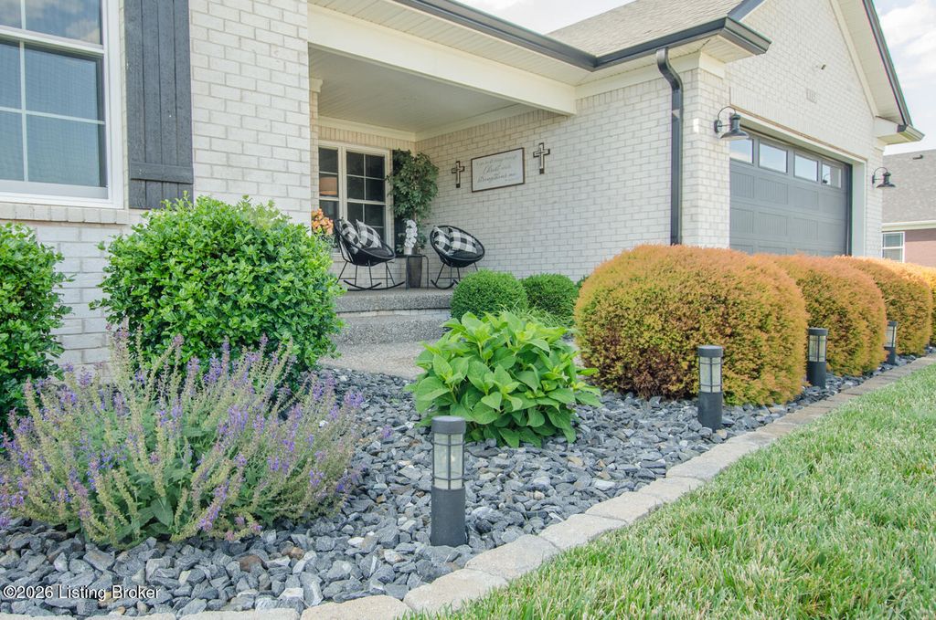Photo of 115 Charleston Dr, Mt Washington, KY 40047 (MLS # 1717706)