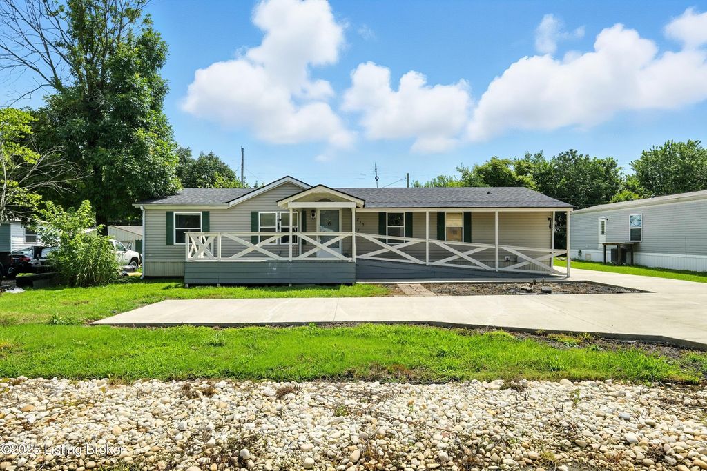 Photo of 213 Octagon Ave, Louisville, KY 40229 (MLS # 1706827)