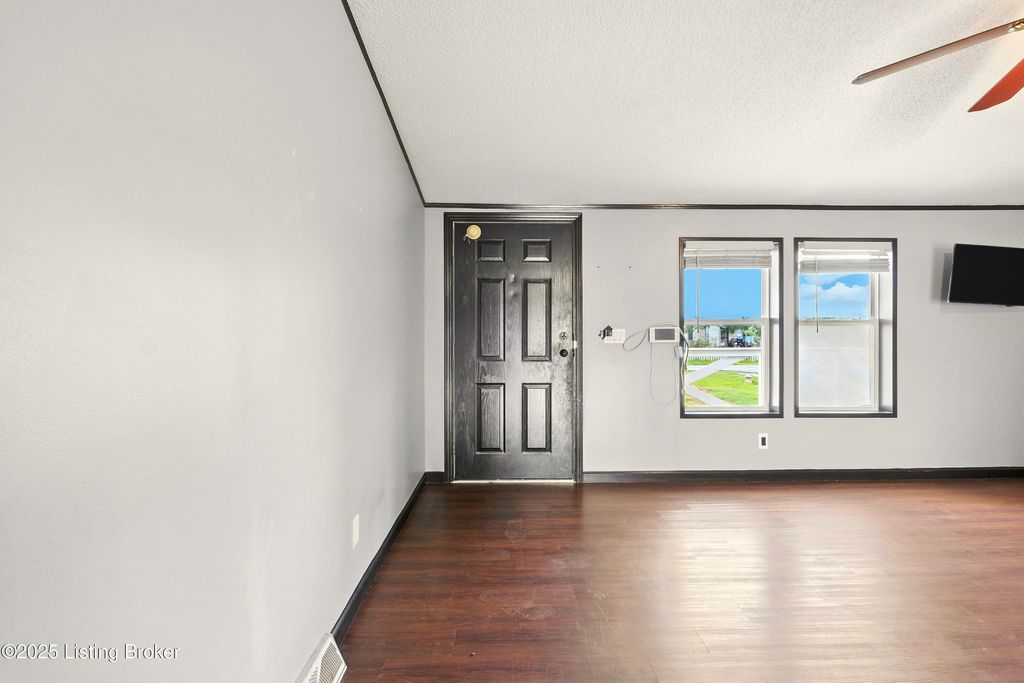 Photo of 213 Octagon Ave, Louisville, KY 40229 (MLS # 1706827)