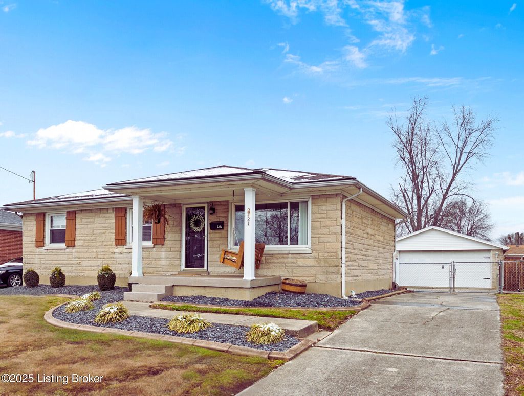 Photo of 2421 McGee Dr, Louisville, KY 40216 (MLS # 1705350)