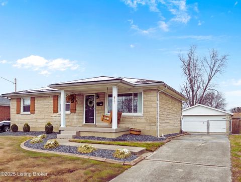 Photo of 2421 McGee Dr, Louisville, KY 40216 (MLS # 1705350)