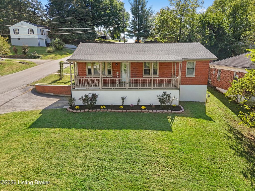 Photo of 101 Marlowe Ct, Frankfort, KY 40601 (MLS # 1708108)