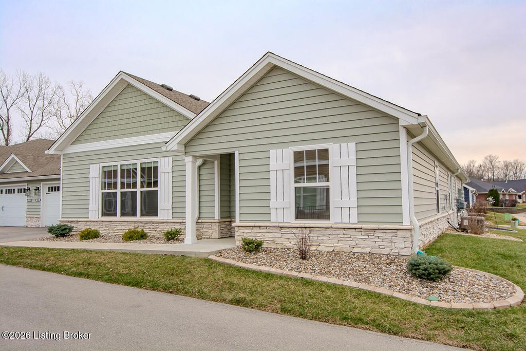 Photo of 5008 Woodridge Lake Blvd, Louisville, KY 40272 (MLS # 1709964)