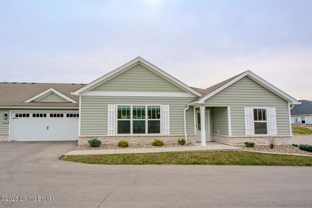 Photo of 5008 Woodridge Lake Blvd, Louisville, KY 40272 (MLS # 1709964)