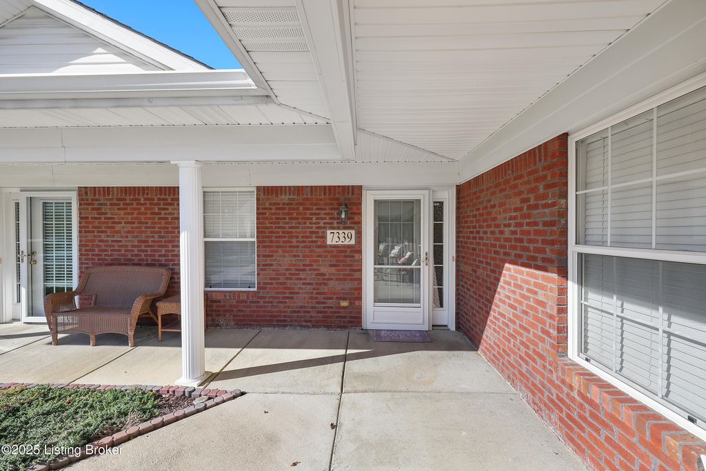 Photo of 7339 Fox Hollow Way, Louisville, KY 40228 (MLS # 1706814)