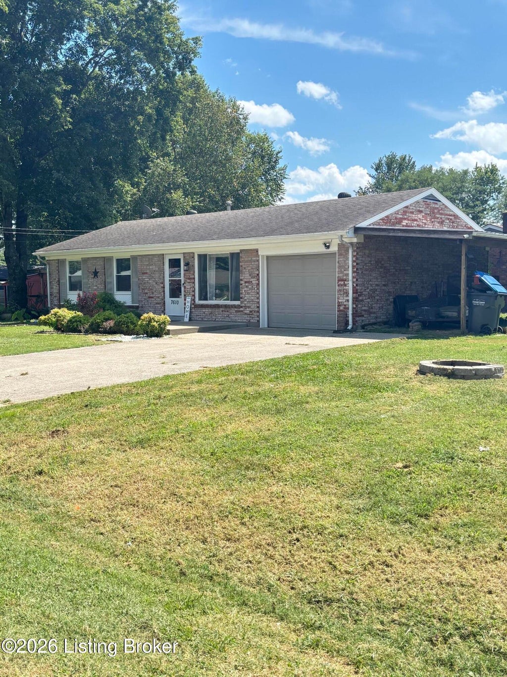 Photo of 7610 Marie Anna Dr, Louisville, KY 40258 (MLS # 1727746)