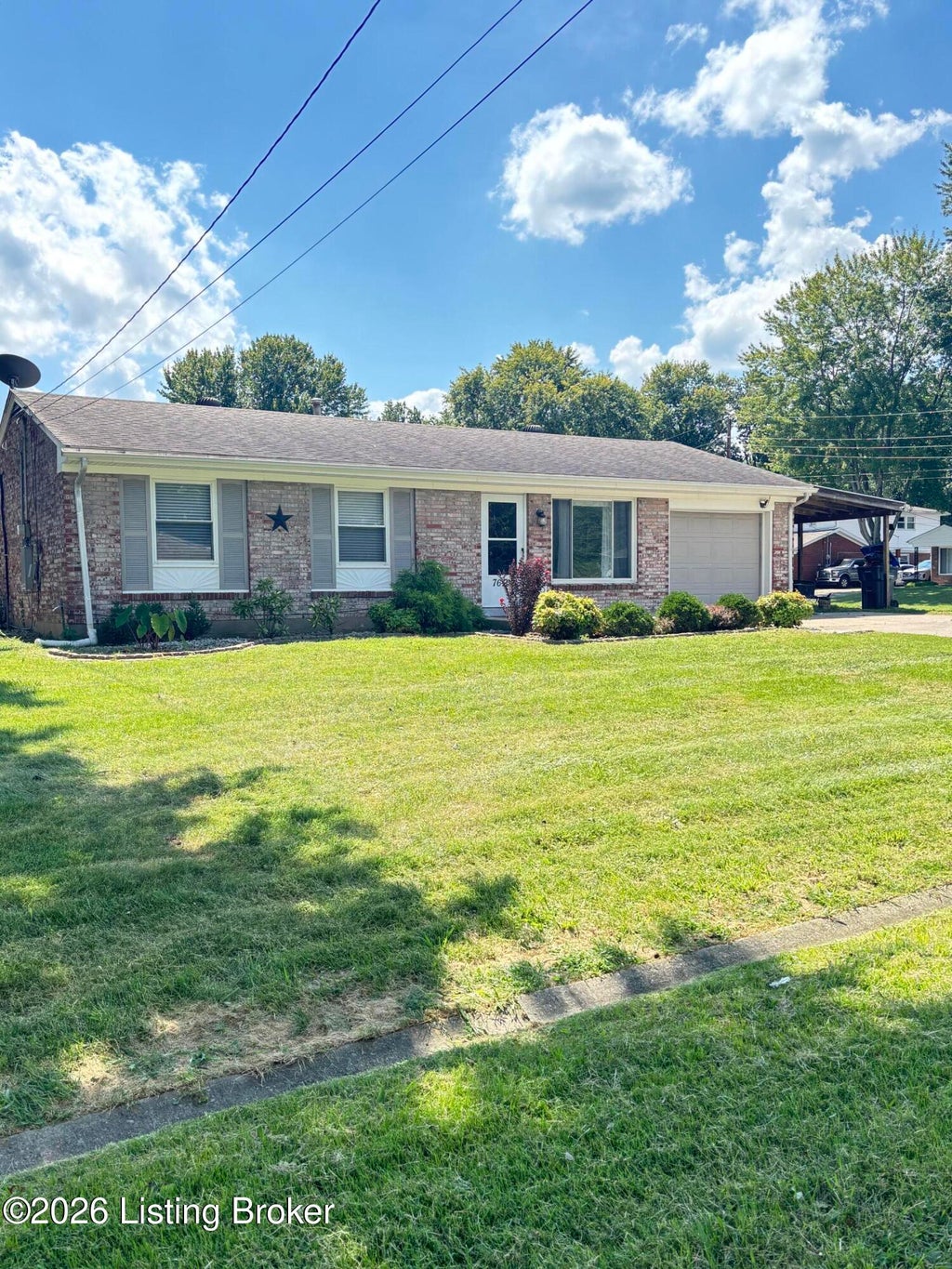 Photo of 7610 Marie Anna Dr, Louisville, KY 40258 (MLS # 1727746)