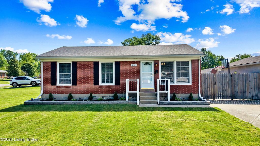 Photo of 10211 Caven Ave, Louisville, KY 40229 (MLS # 1715230)