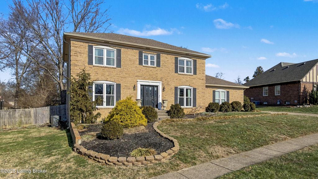 Photo of 308 Beckley Woods Dr, Louisville, KY 40245 (MLS # 1705497)