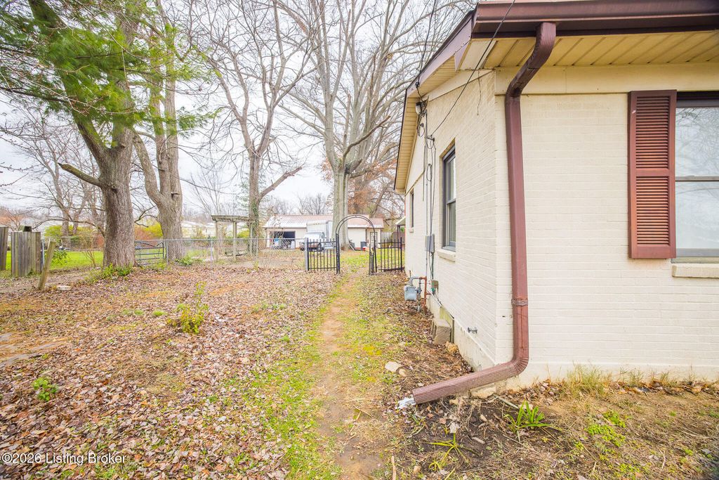 Photo of 6409 Lower Hunters Trace, Louisville, KY 40258 (MLS # 1707047)