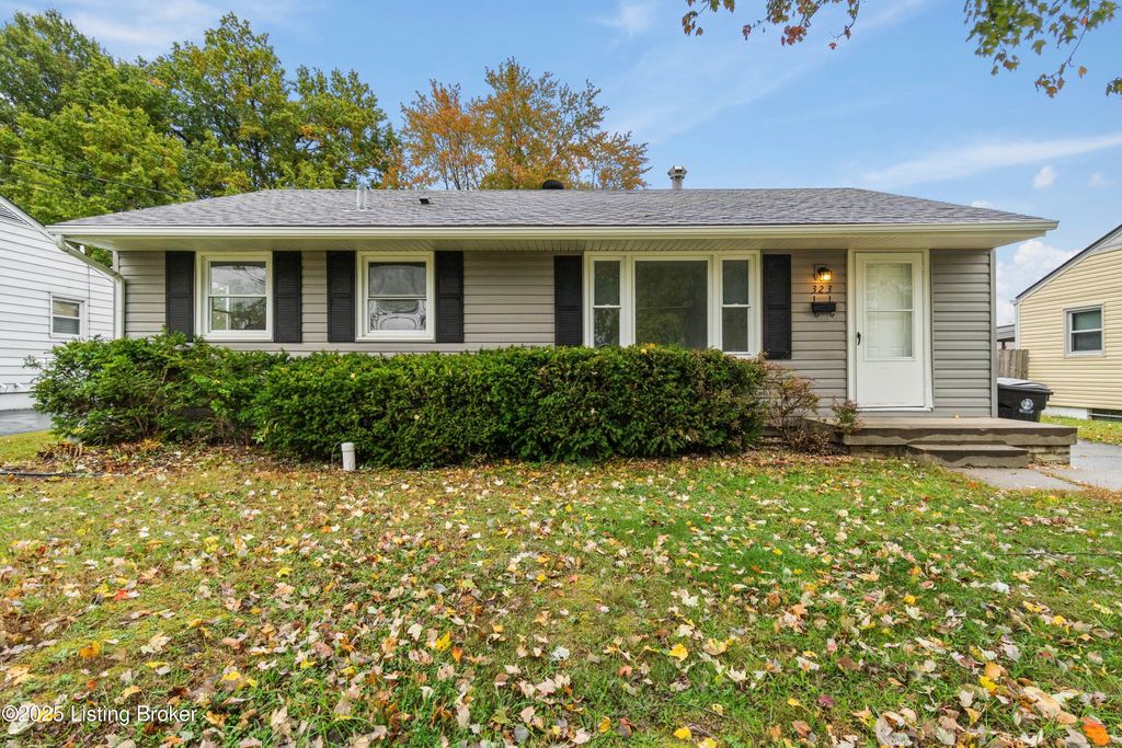 Photo of 323 W Southside Ct, Louisville, KY 40214 (MLS # 1702213)
