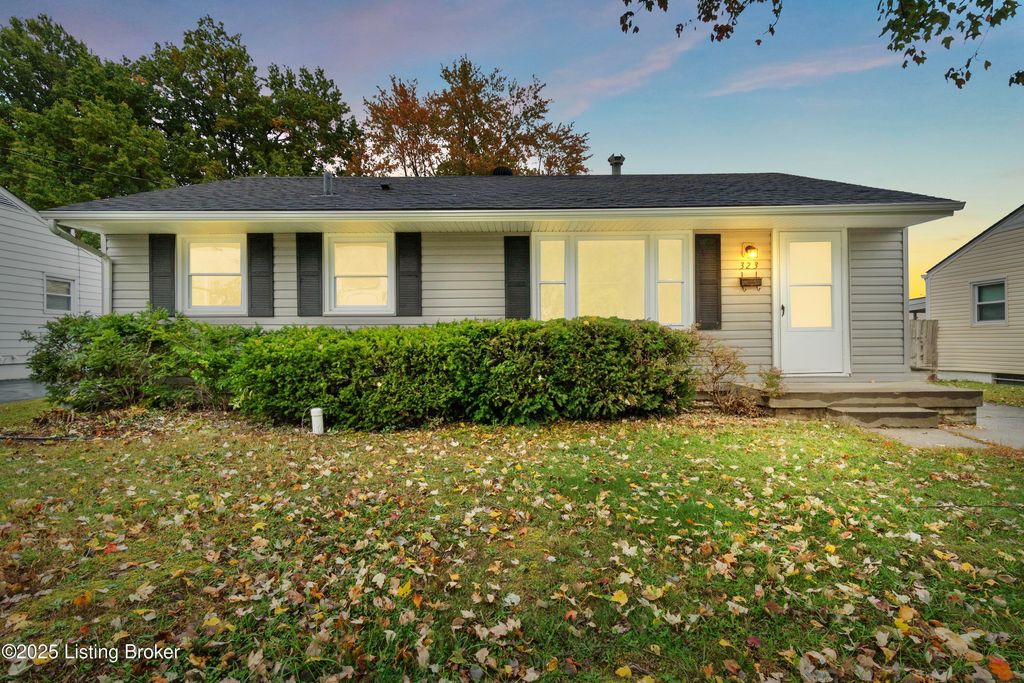 Photo of 323 W Southside Ct, Louisville, KY 40214 (MLS # 1702213)