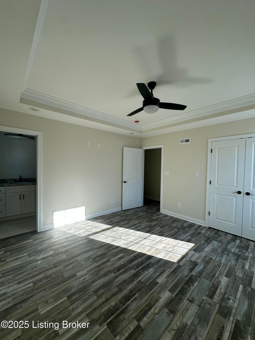 Photo of 4706 Quinn Dr, Louisville, KY 40216 (MLS # 1705349)