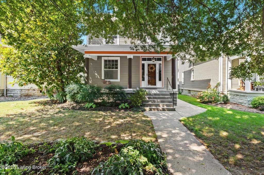 Photo of 1947 Deer Park Ave, Louisville, KY 40205 (MLS # 1701187)
