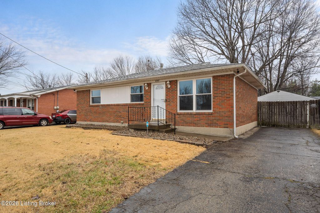 Photo of 6507 Bluegill Blvd, Louisville, KY 40229 (MLS # 1707236)