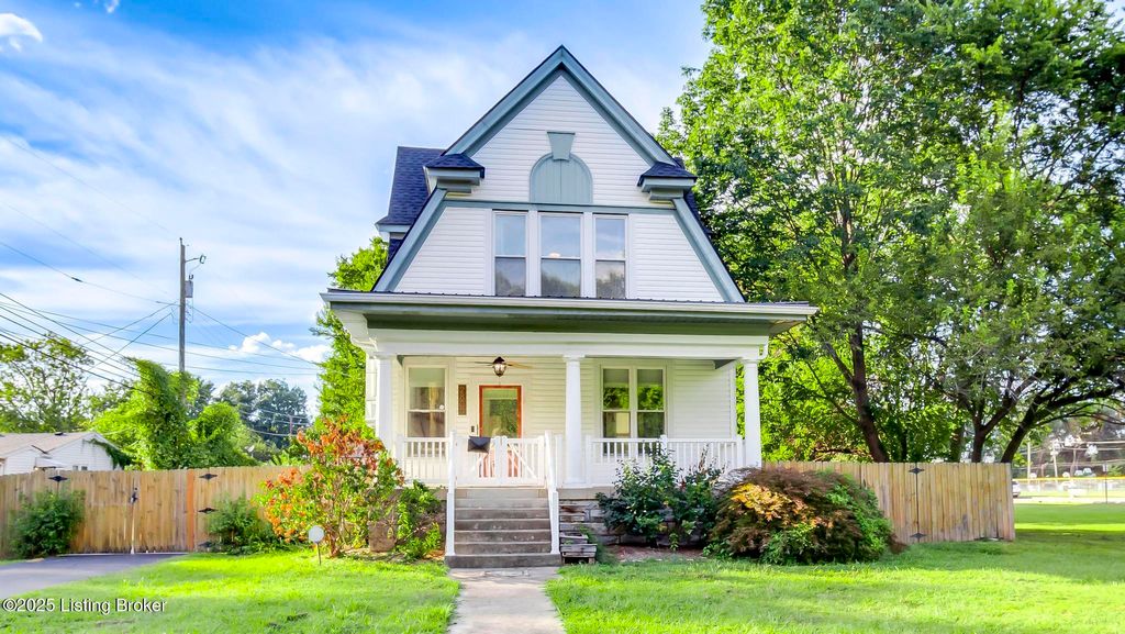 Photo of 2805 Klondike Ln, Louisville, KY 40218 (MLS # 1704483)