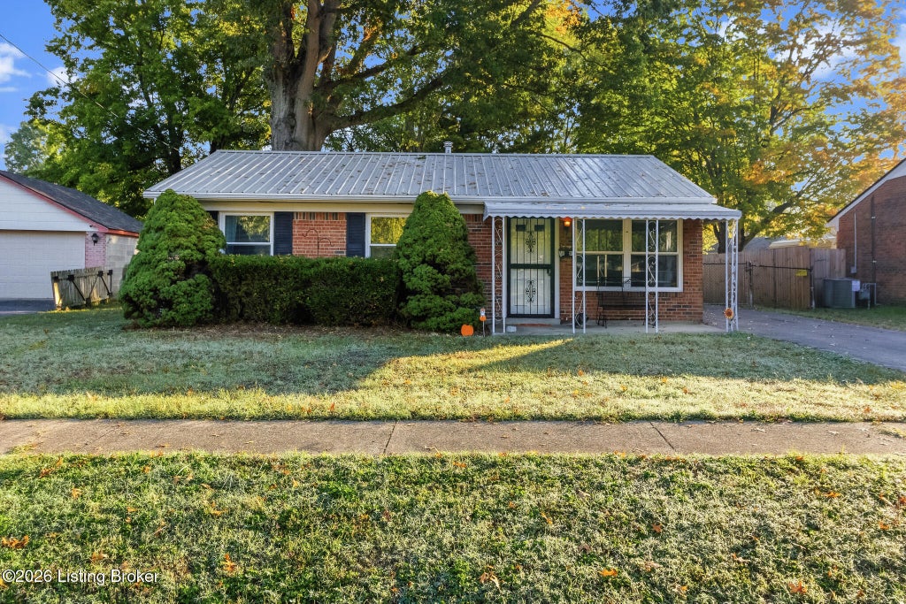 Photo of 5005 Railroad Ave, Louisville, KY 40258 (MLS # 1731830)