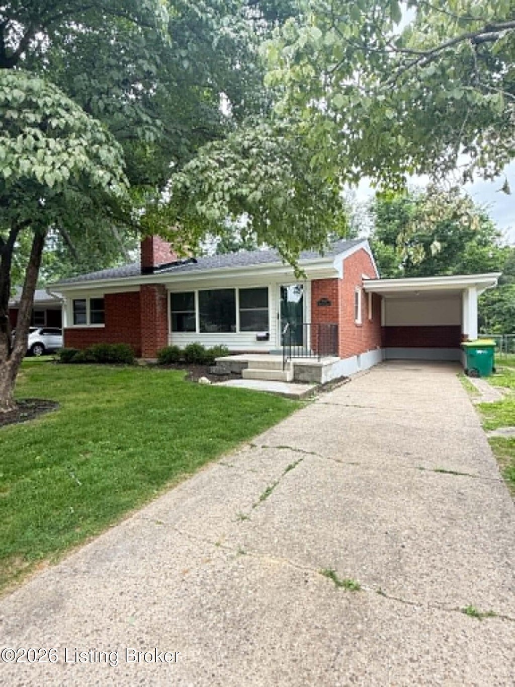 Photo of 2910 Westfield Rd, Louisville, KY 40220 (MLS # 1719789)