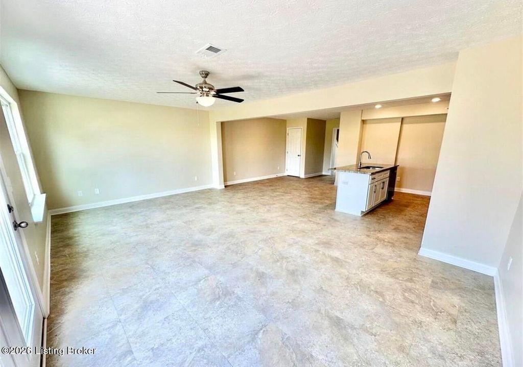 Photo of 208 Dixon Cir, Vine Grove, KY 40175 (MLS # 1710959)