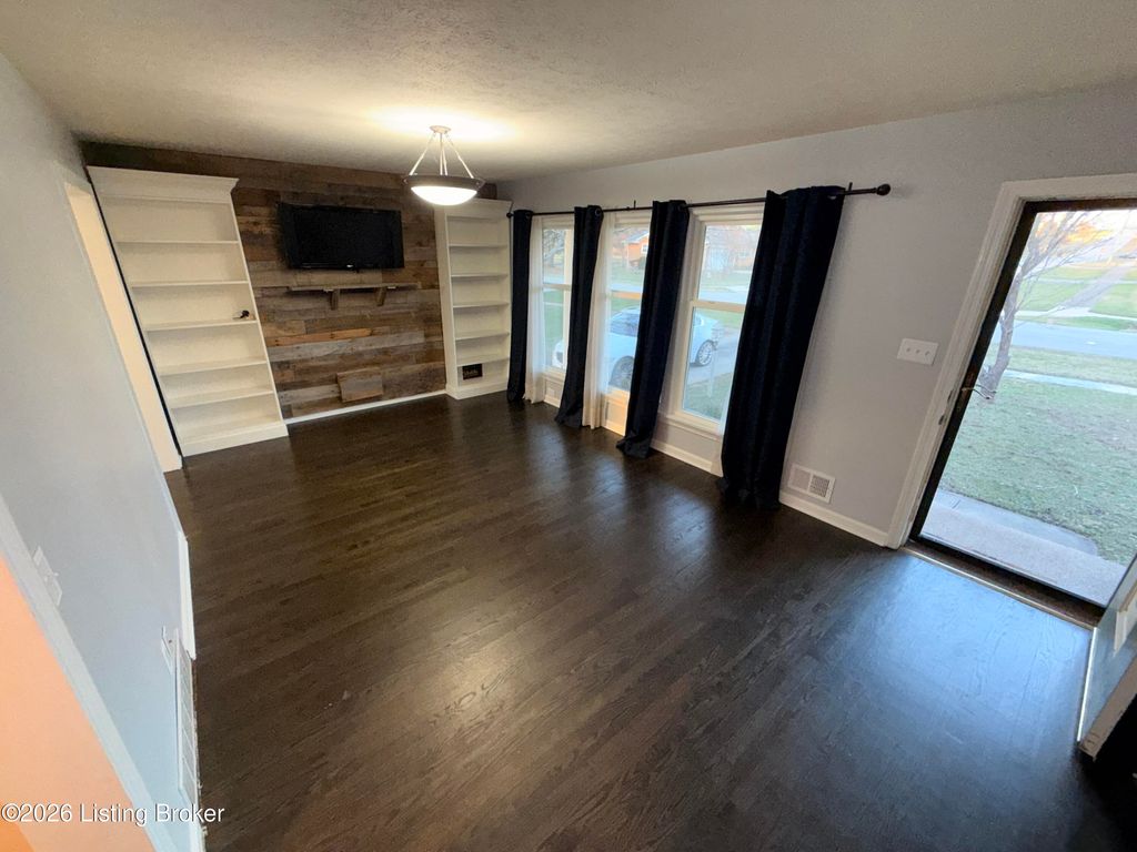 Photo of 600 Willow Brook Rd, Louisville, KY 40243 (MLS # 1710797)