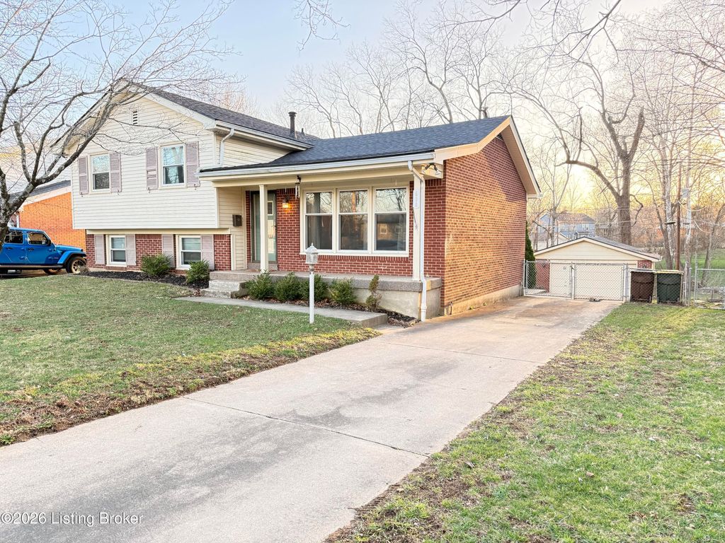 Photo of 600 Willow Brook Rd, Louisville, KY 40243 (MLS # 1710797)