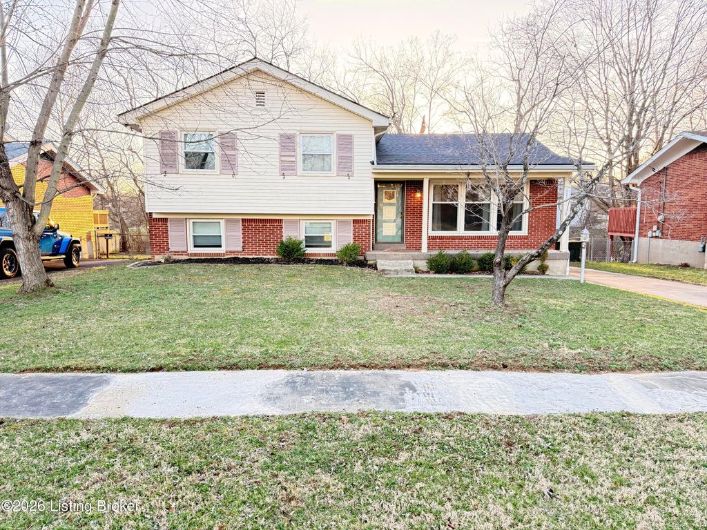 Photo of 600 Willow Brook Rd, Louisville, KY 40243 (MLS # 1710797)