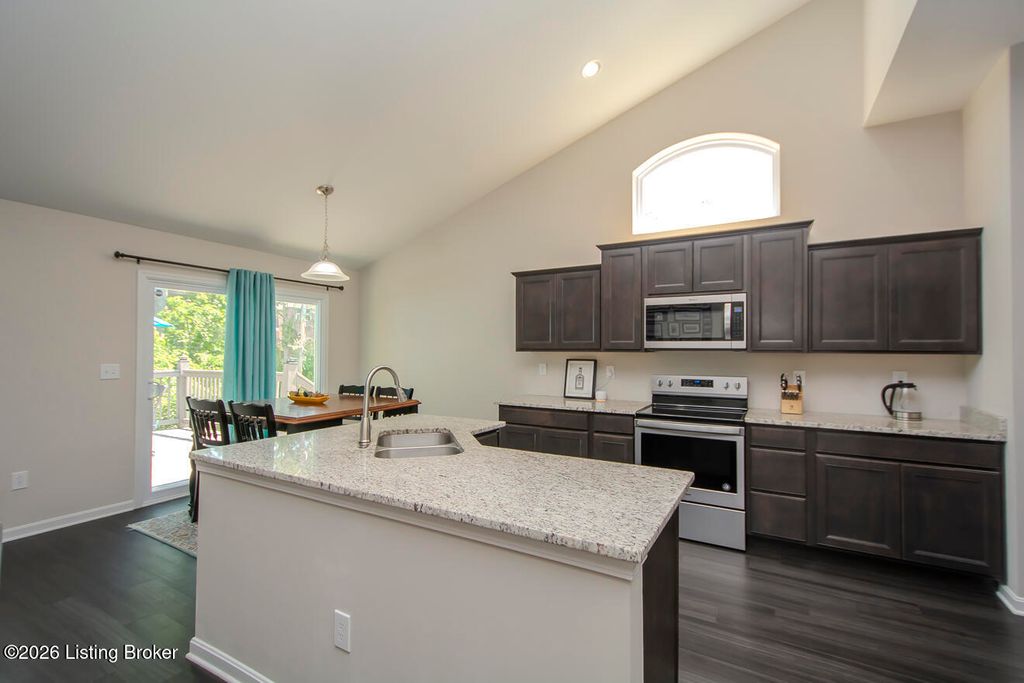 Photo of 16809 Green Crest Ln, Louisville, KY 40245 (MLS # 1718094)