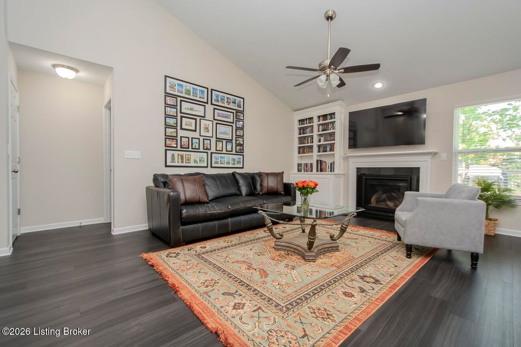 Photo of 16809 Green Crest Ln, Louisville, KY 40245 (MLS # 1718094)