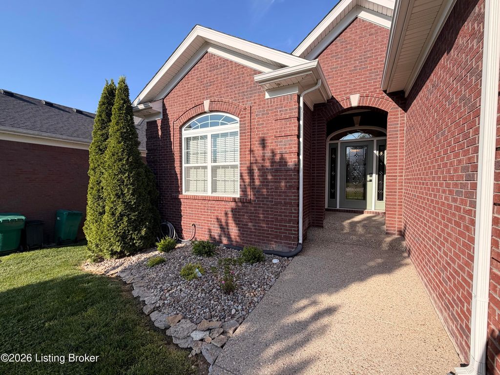Photo of 203 Deep Creek Dr, Shepherdsville, KY 40165 (MLS # 1716814)