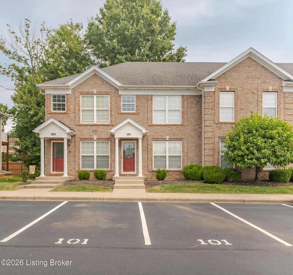 Photo of 6019 Wooded Creek Dr, Louisville, KY 40291 (MLS # 1727491)