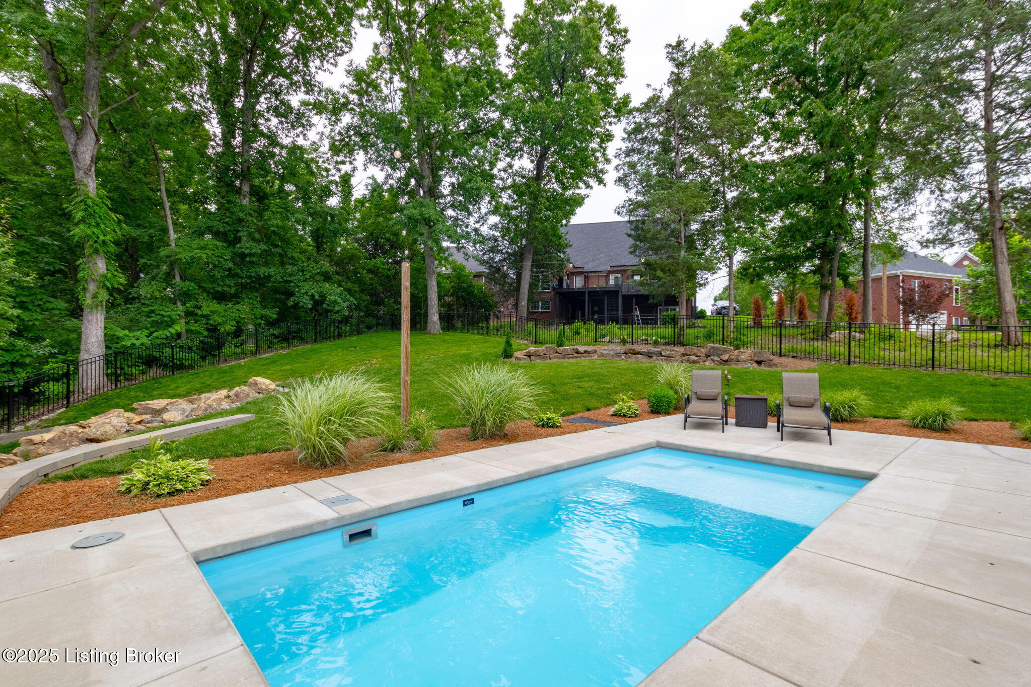 4225 Pleasant Glen Dr, Louisville, Kentucky image 4