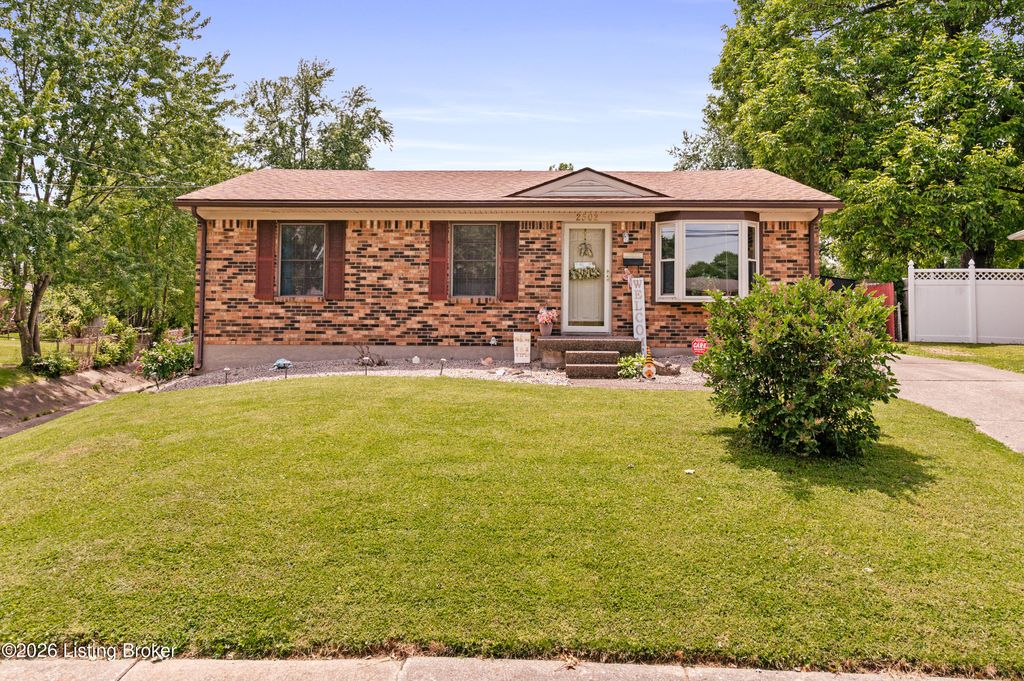 Photo of 2502 Bagby Way, Louisville, KY 40216 (MLS # 1717894)