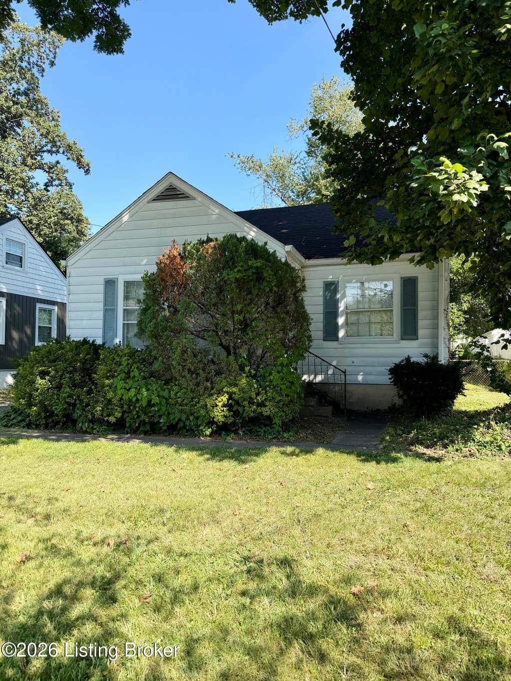 Photo of 4033 Massie Ave, Louisville, KY 40207 (MLS # 1725496)