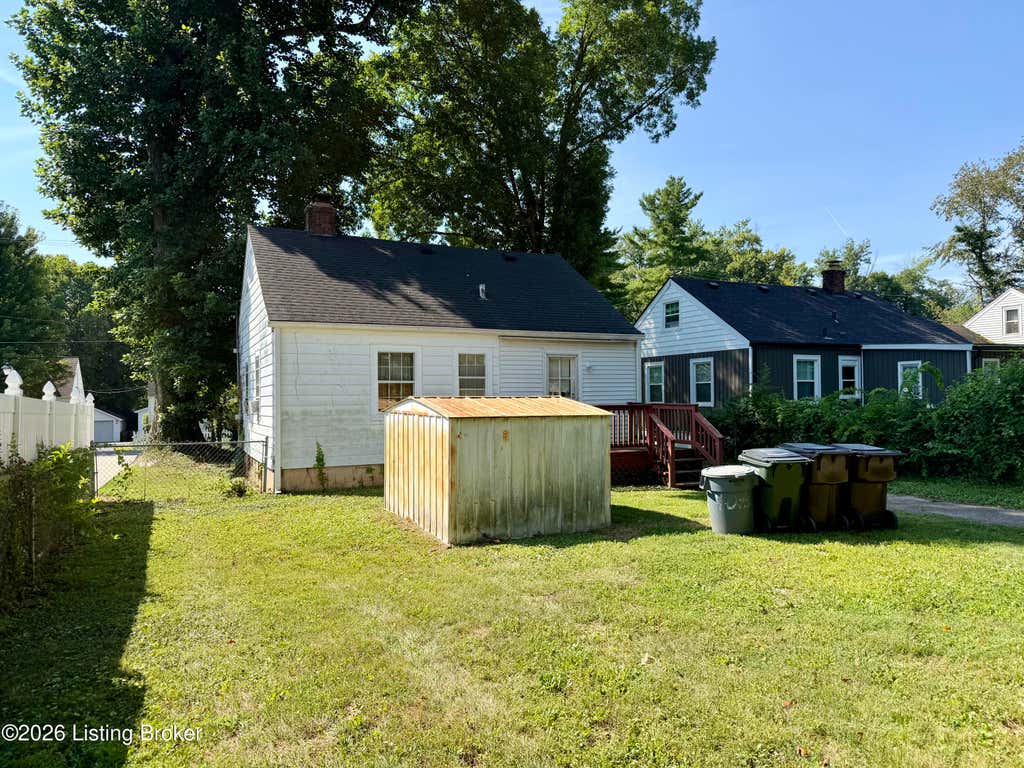 Photo of 4033 Massie Ave, Louisville, KY 40207 (MLS # 1725496)
