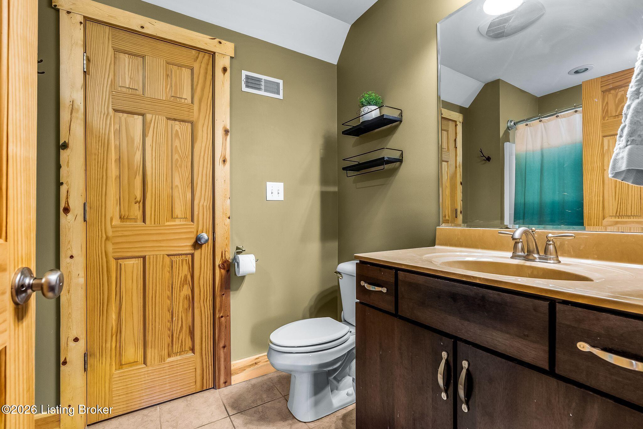 La Grange, Kentucky, 40031, United States, 5 Bedrooms Bedrooms, ,4 BathroomsBathrooms,Residential,Active,2026008