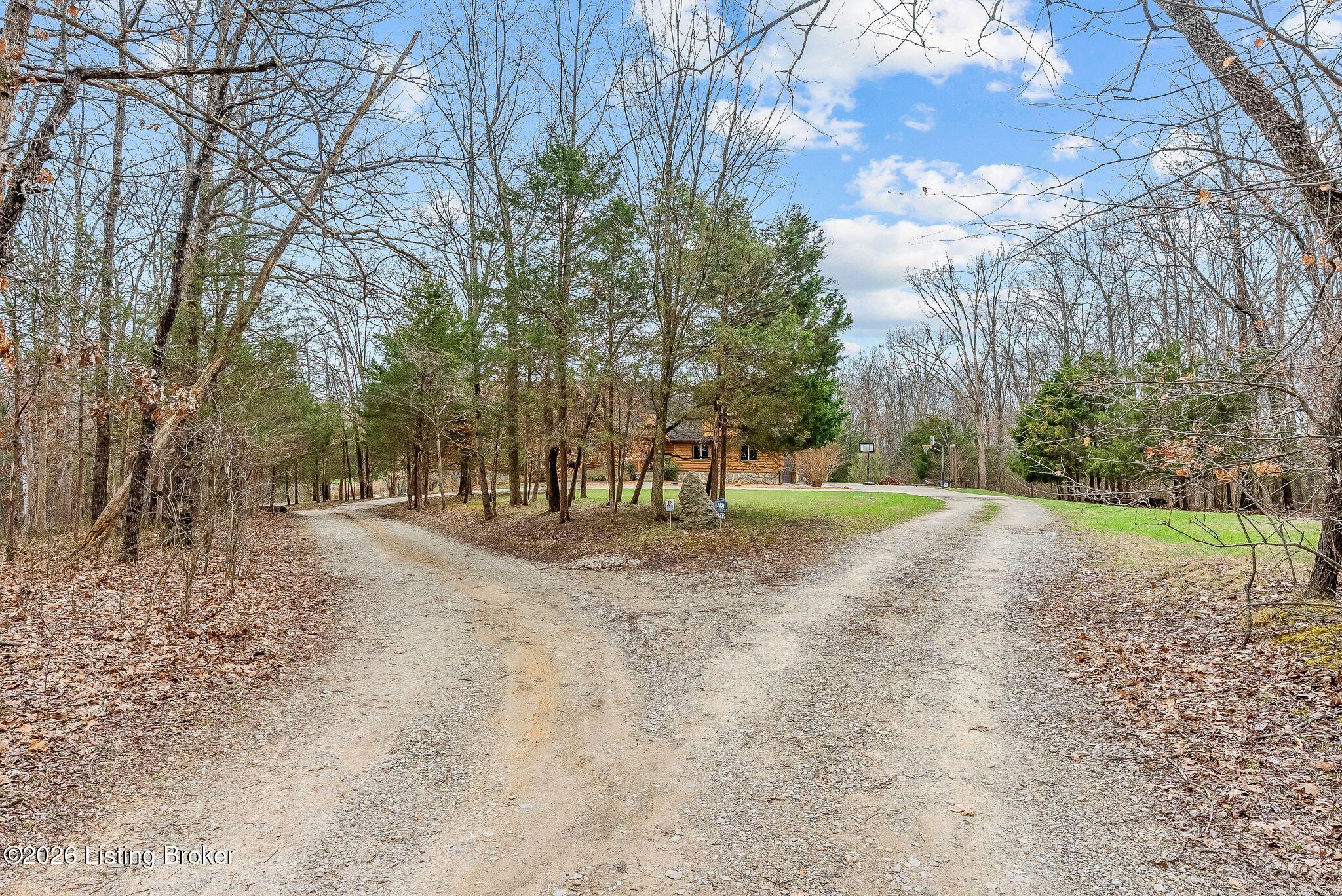 La Grange, Kentucky, 40031, United States, 5 Bedrooms Bedrooms, ,4 BathroomsBathrooms,Residential,Active,2026008