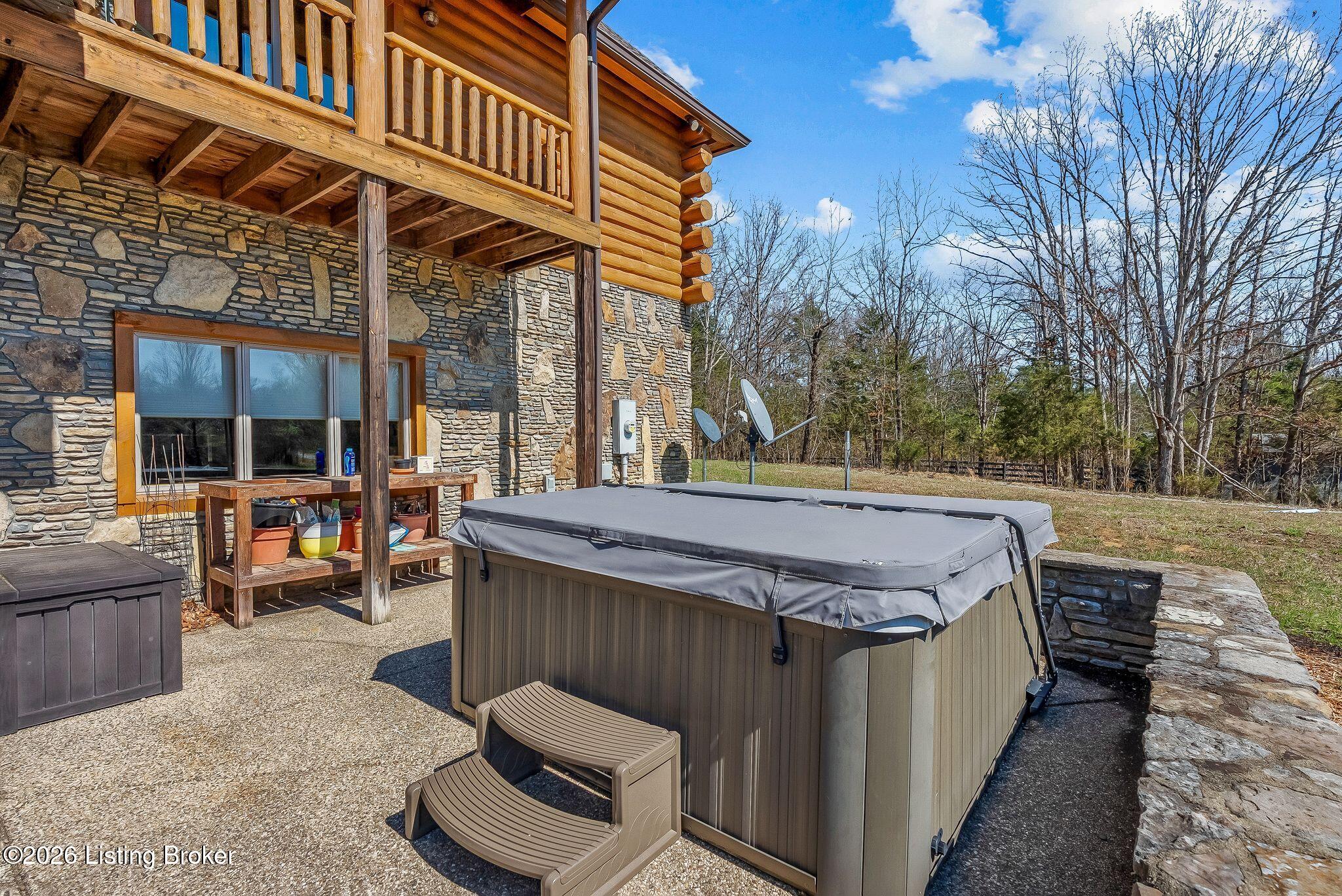 La Grange, Kentucky, 40031, United States, 5 Bedrooms Bedrooms, ,4 BathroomsBathrooms,Residential,Active,2026008