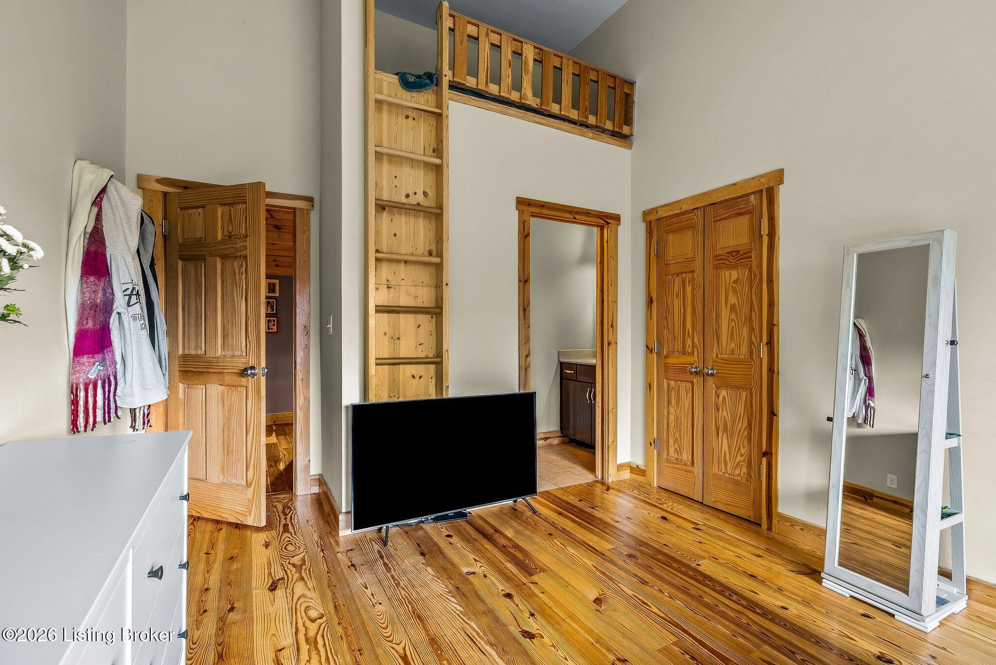 La Grange, Kentucky, 40031, United States, 5 Bedrooms Bedrooms, ,4 BathroomsBathrooms,Residential,Active,2026008