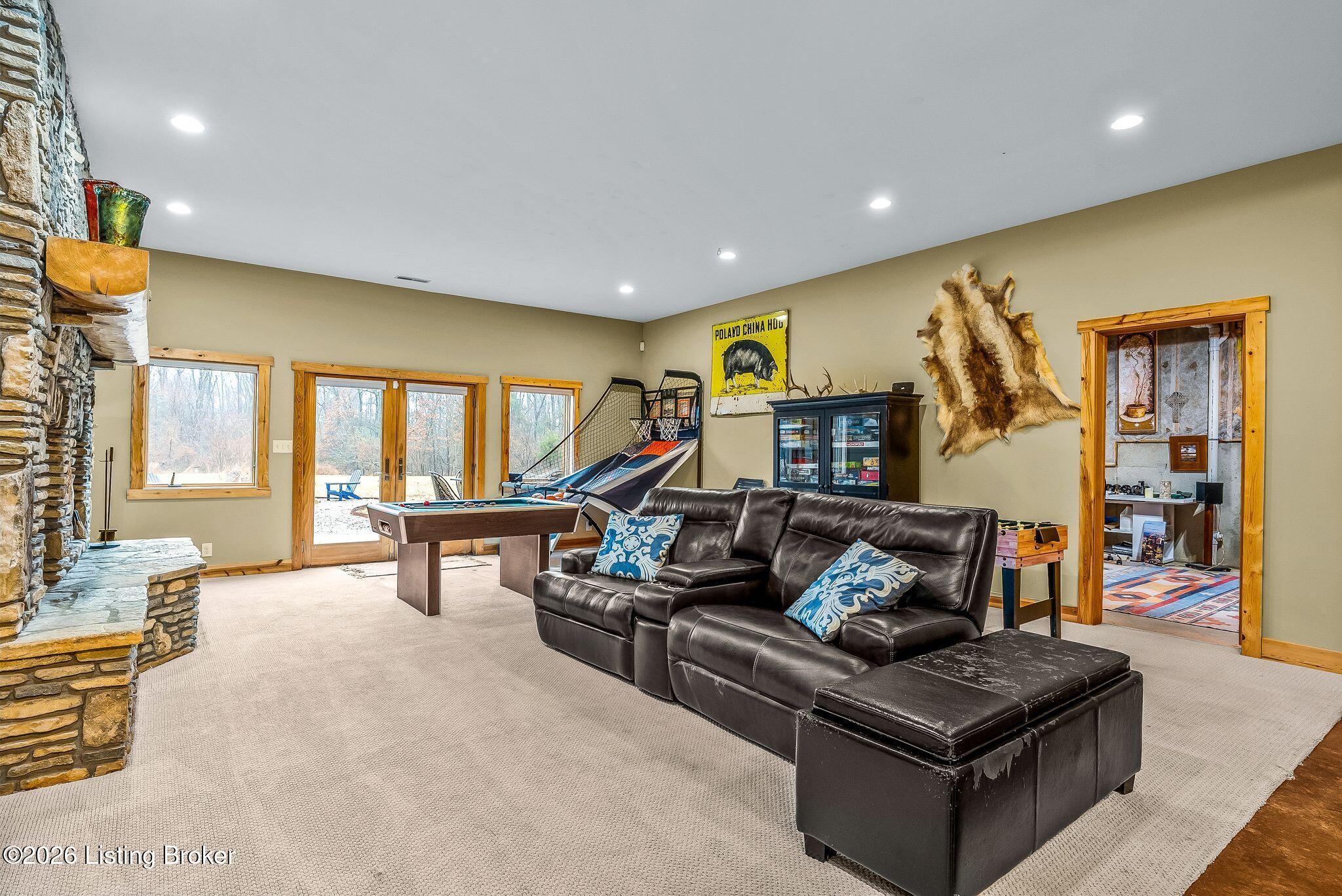 La Grange, Kentucky, 40031, United States, 5 Bedrooms Bedrooms, ,4 BathroomsBathrooms,Residential,Active,2026008