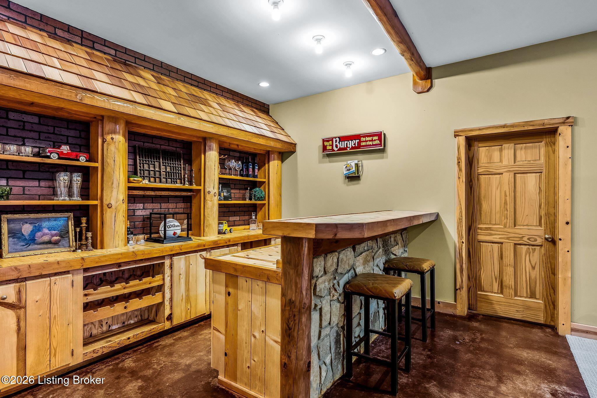La Grange, Kentucky, 40031, United States, 5 Bedrooms Bedrooms, ,4 BathroomsBathrooms,Residential,Active,2026008