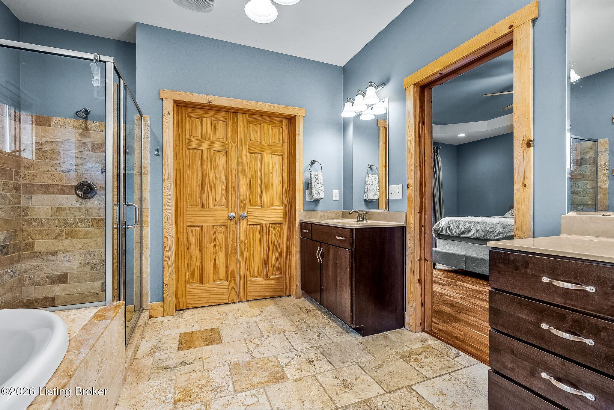La Grange, Kentucky, 40031, United States, 5 Bedrooms Bedrooms, ,4 BathroomsBathrooms,Residential,Active,2026008