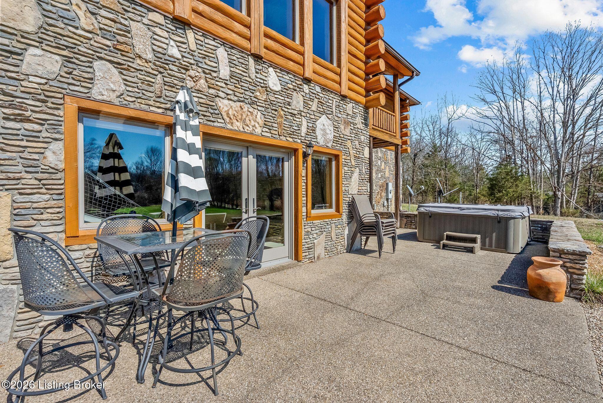 La Grange, Kentucky, 40031, United States, 5 Bedrooms Bedrooms, ,4 BathroomsBathrooms,Residential,Active,2026008