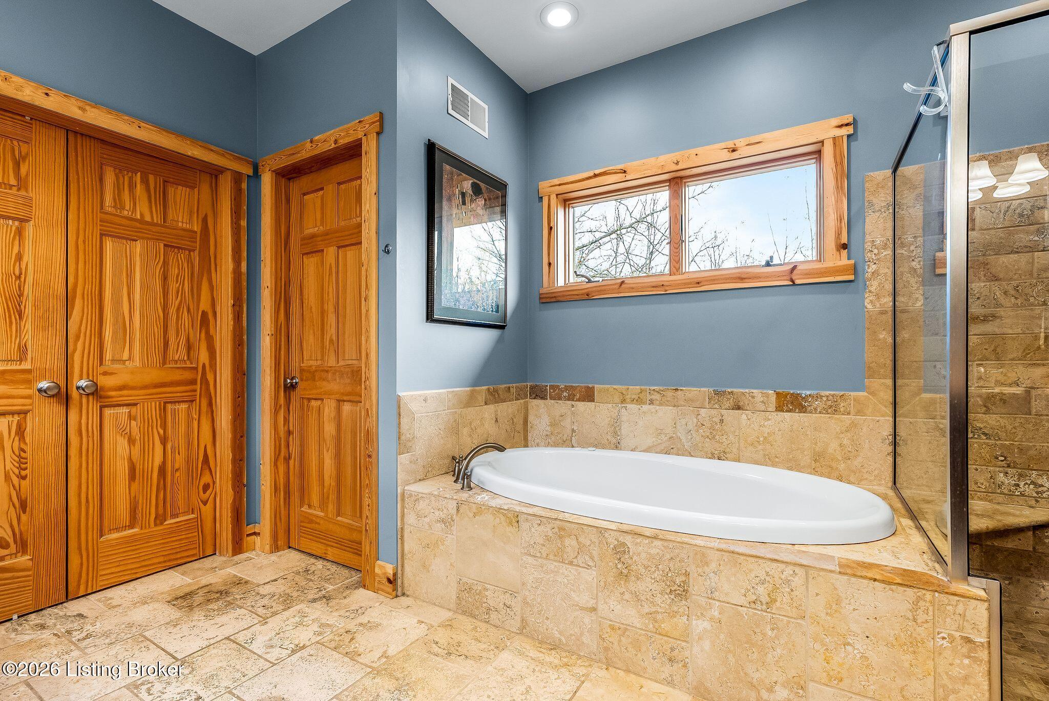 La Grange, Kentucky, 40031, United States, 5 Bedrooms Bedrooms, ,4 BathroomsBathrooms,Residential,Active,2026008
