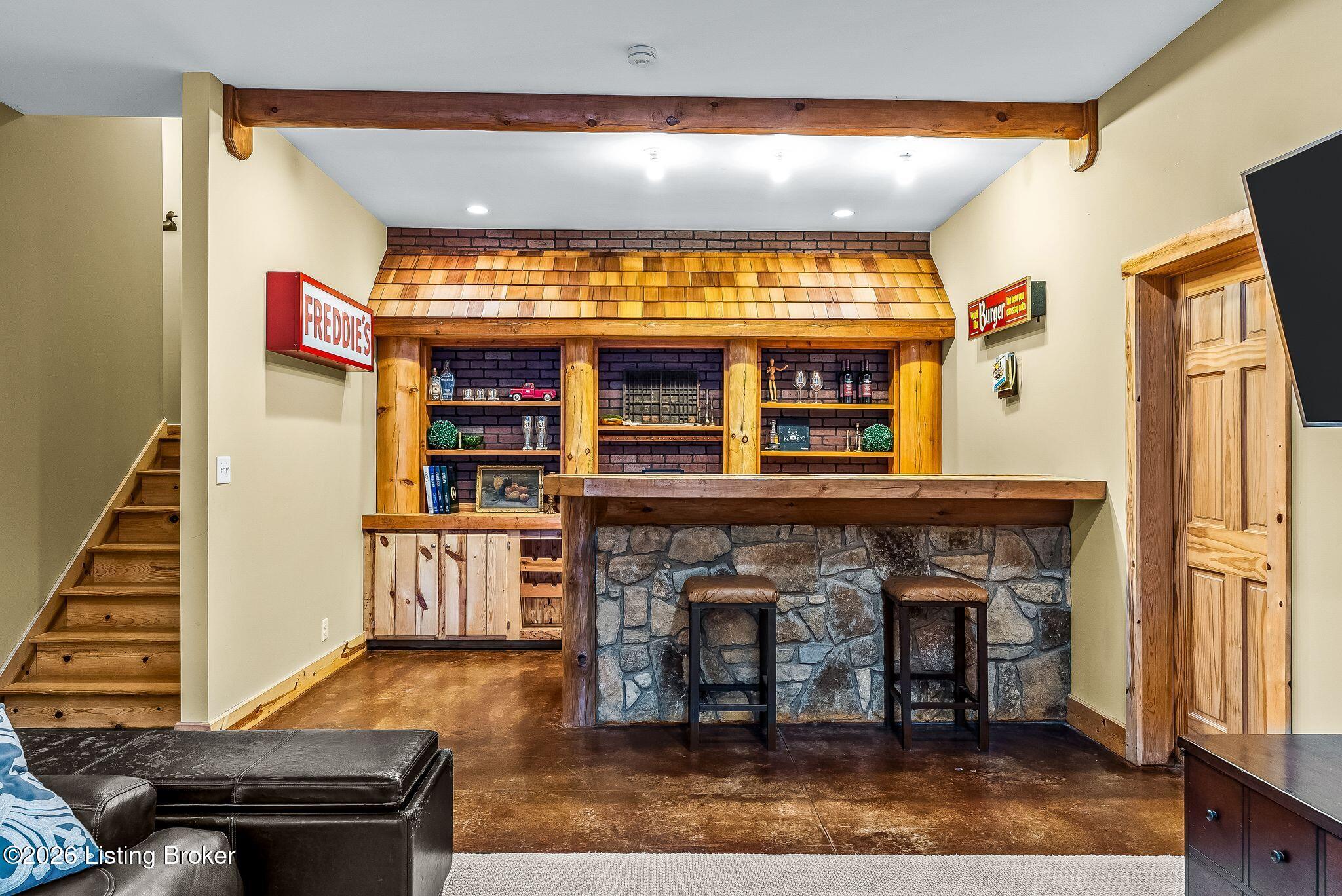 La Grange, Kentucky, 40031, United States, 5 Bedrooms Bedrooms, ,4 BathroomsBathrooms,Residential,Active,2026008