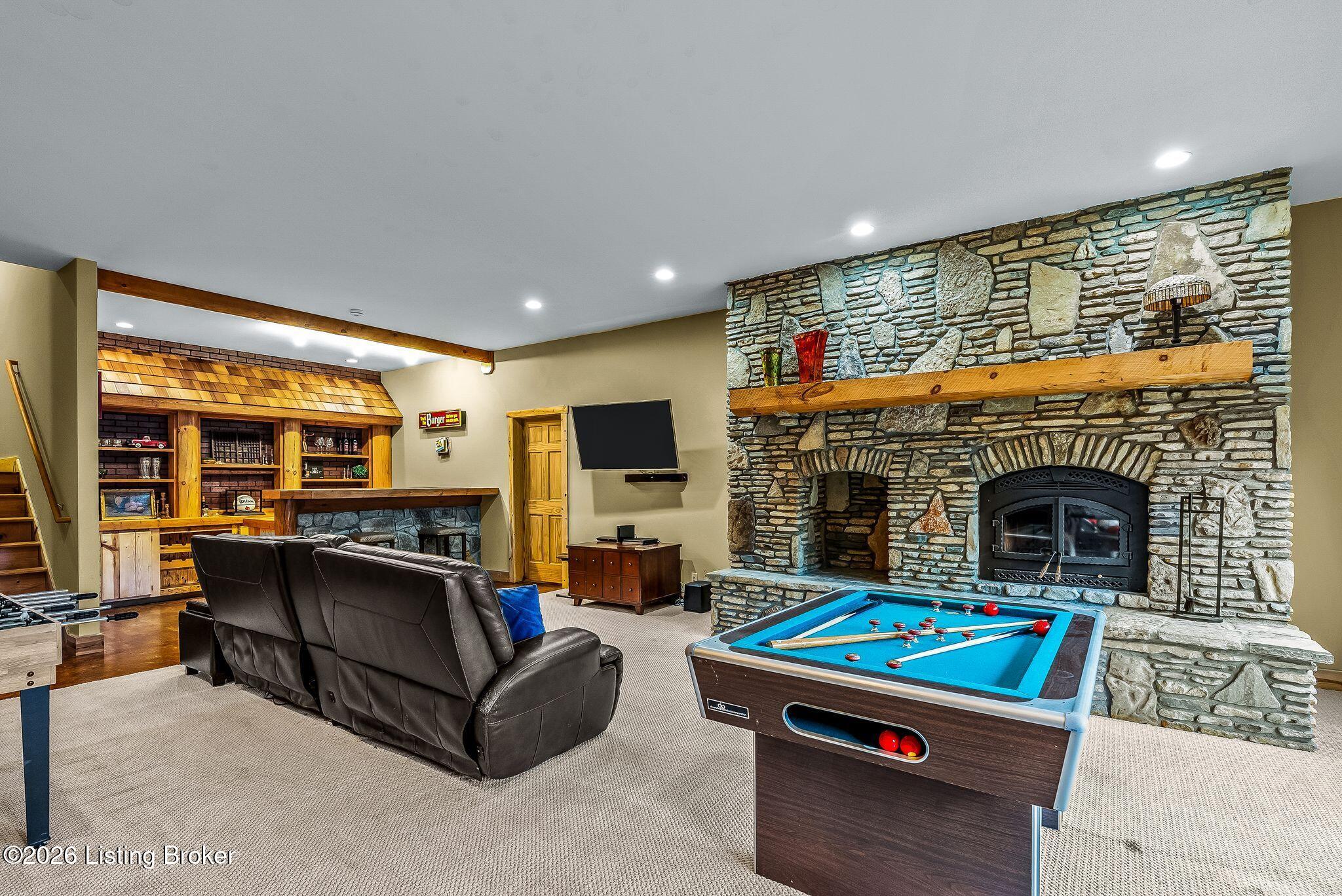 La Grange, Kentucky, 40031, United States, 5 Bedrooms Bedrooms, ,4 BathroomsBathrooms,Residential,Active,2026008
