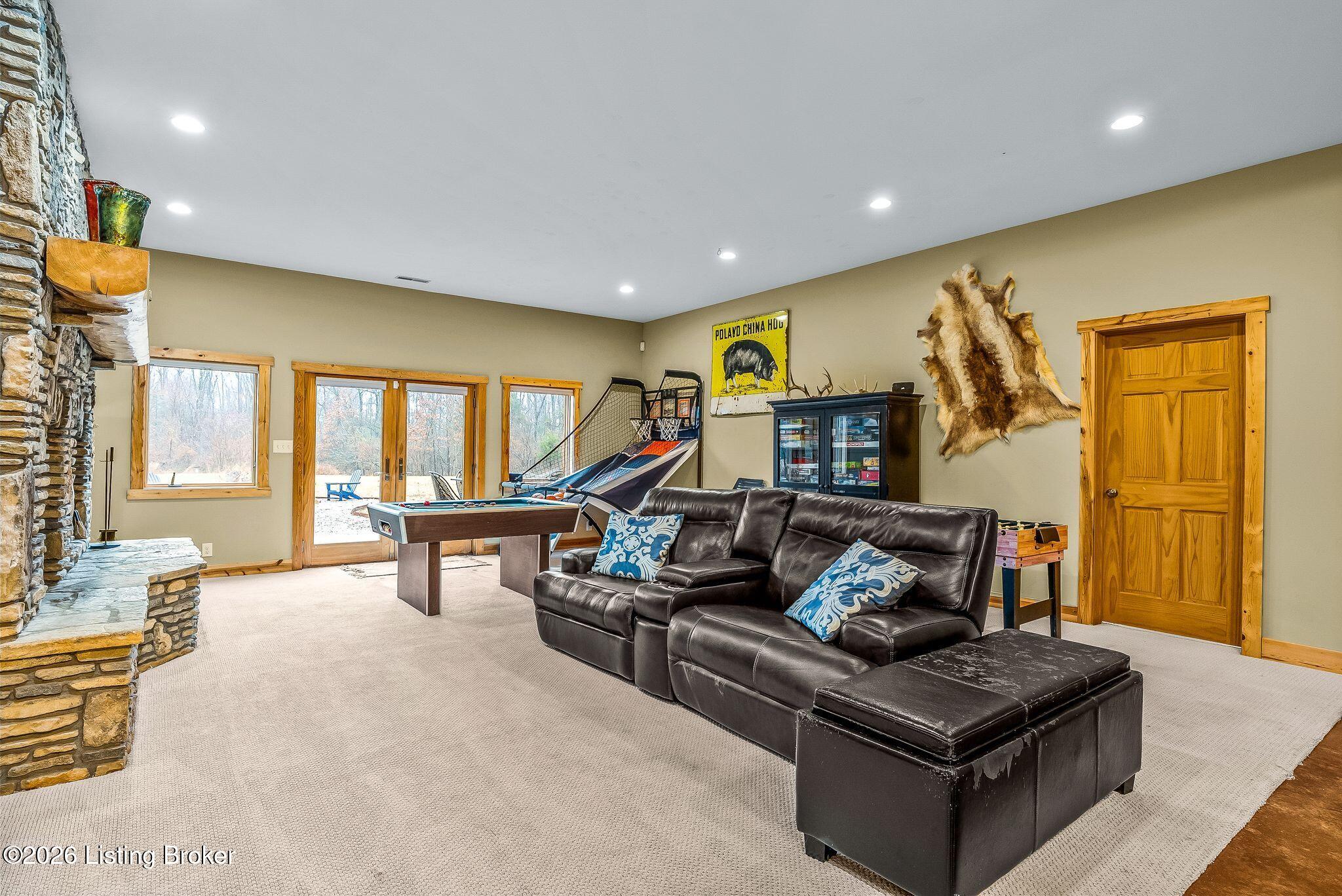 La Grange, Kentucky, 40031, United States, 5 Bedrooms Bedrooms, ,4 BathroomsBathrooms,Residential,Active,2026008