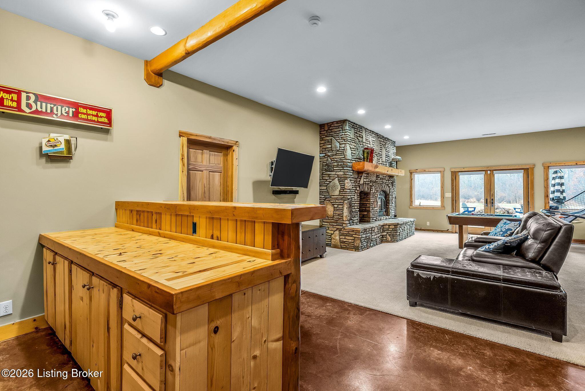 La Grange, Kentucky, 40031, United States, 5 Bedrooms Bedrooms, ,4 BathroomsBathrooms,Residential,Active,2026008